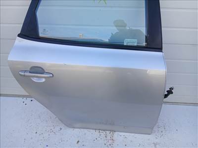 14438 Kia Ceed I. 2007-2012 kombi Jobb hátsó Ajtó Ezüst