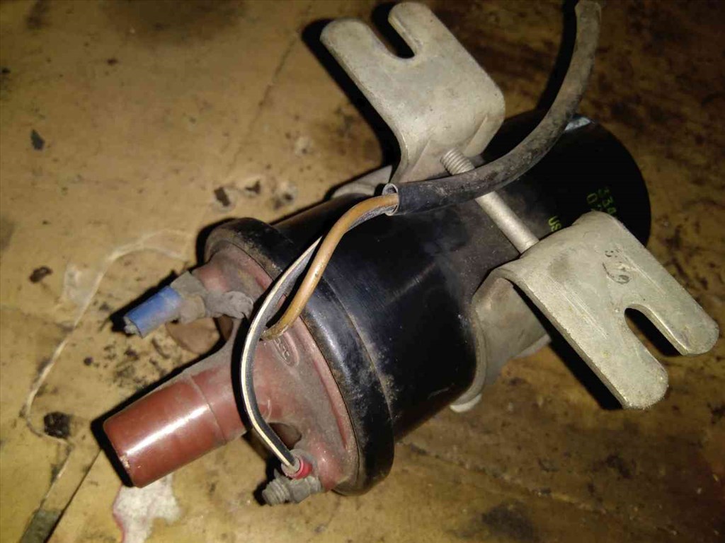 Suzuki Swift II 92-03 Gyújtótrafó 3341071C10 2. kép