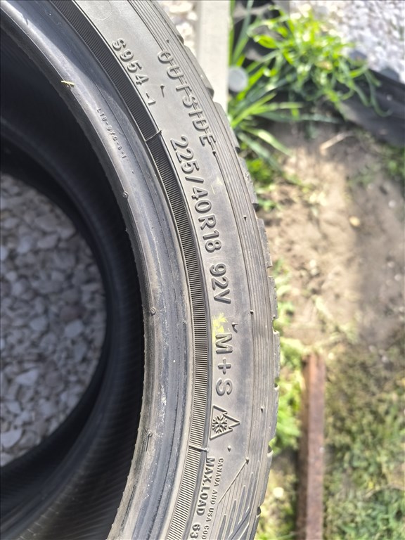  225/40R18" Toyo  téli gumi eladó 2db. 5. kép