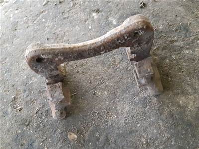 Audi A4 B5 Bal Hátsó Féknyereg Tartó