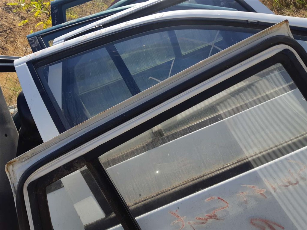 Suzuki Swift II 92-03 Bal Hátsó Ajtó 4. kép