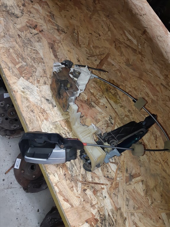 Ford Mondeo III Jobb Elsõ Ajtó Zárszerkezet  Központizár Motor 1S7A-F218A12 2. kép