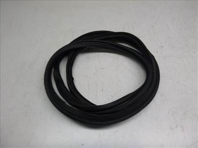 Chevrolet Aveo 5 ajtós csomagtérajtó kéder gumi