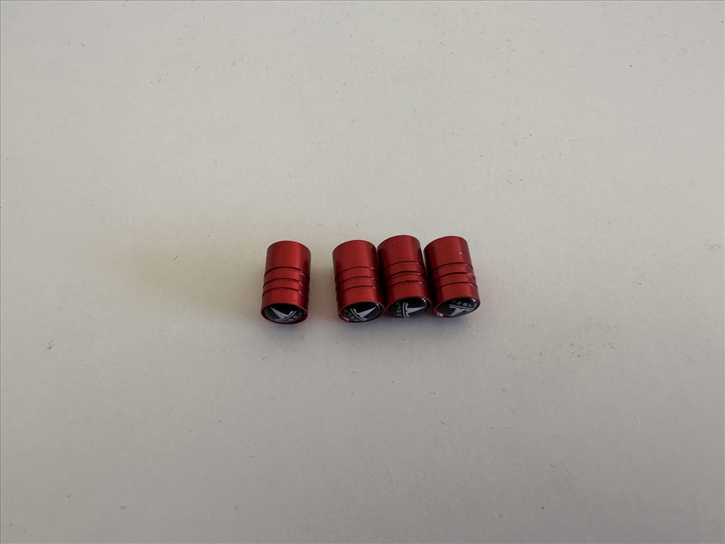 Tesla szelepsapka fekete színű Tesla felni szelep sapka 4db 1000Ft piros színű Tesla szelepsapka 3. kép