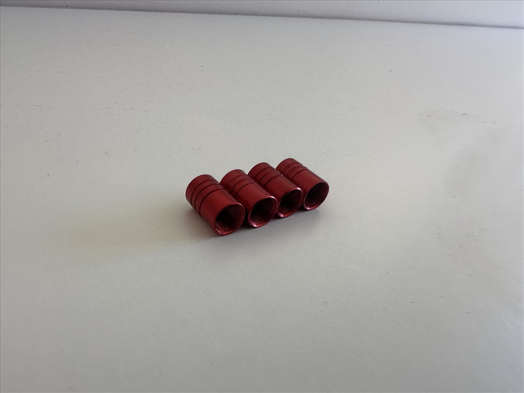 Tesla szelepsapka fekete színű Tesla felni szelep sapka 4db 1000Ft piros színű Tesla szelepsapka 6. kép