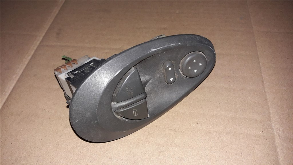 Iveco Daily Bal Elsõ Ablakemelõ - Tükör Állító Kapcsoló 1. kép