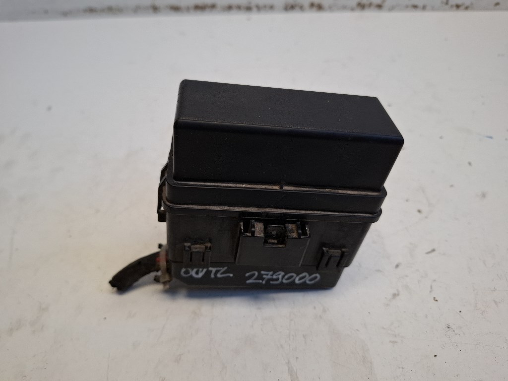 Mitsubishi Outlander  biztosítéktábla motortér 1. kép