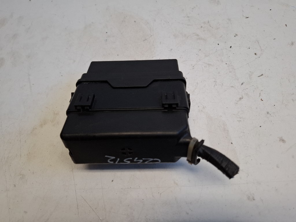 Mitsubishi Outlander  biztosítéktábla motortér 2. kép