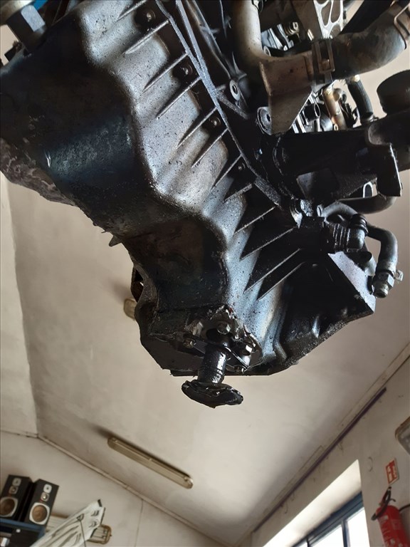 Suzuki Grand Vitara 05- F9Q Motor 6. kép