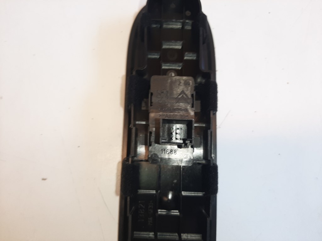 Peugeot 308 (T7) jobb elsõ ablakemelõ kapcsoló 96565184XT 2. kép