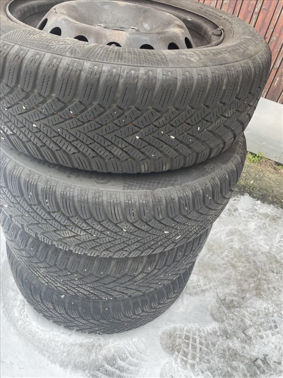  4x100 lyukosztású 15" használt lemezfelni, rajta 185/65 újszerű Continental téli gumi gumi  1. kép