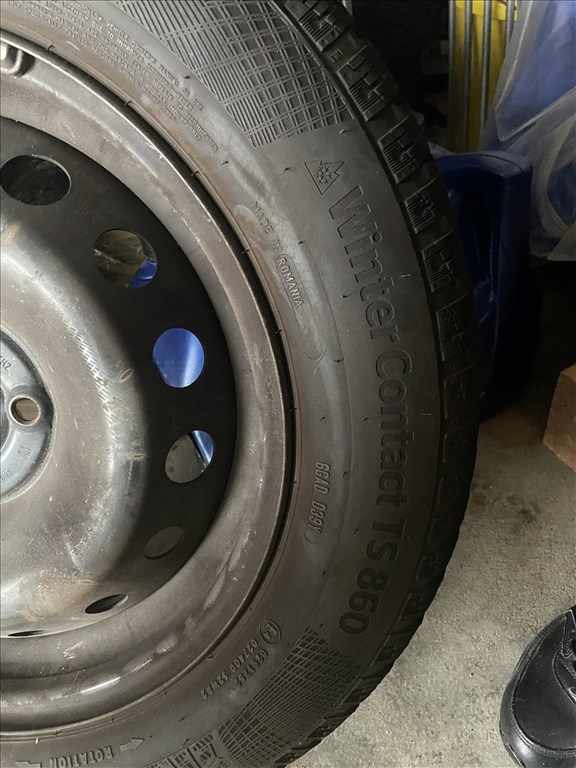  4x100 lyukosztású 15" használt lemezfelni, rajta 185/65 újszerű Continental téli gumi gumi  2. kép