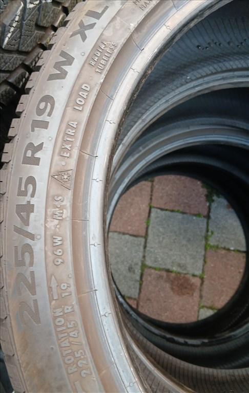  225/45R19 96W  újszerű Continental négyévszakos gumi szett 2021 3. kép