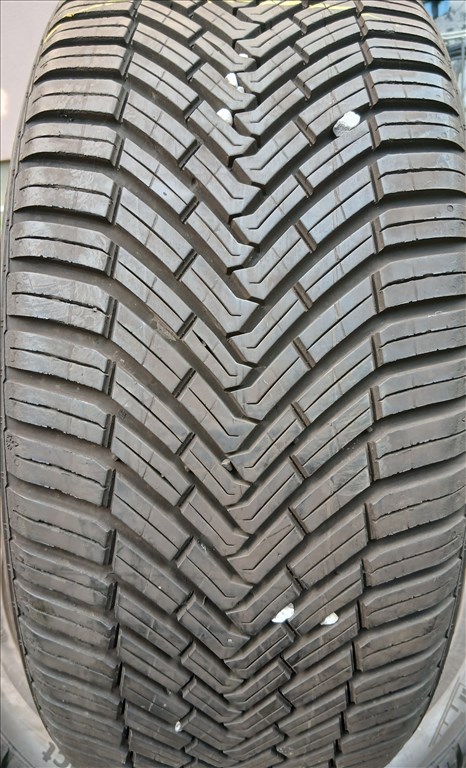  225/45R19 96W  újszerű Continental négyévszakos gumi szett 2021 2. kép