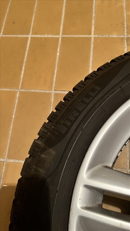  17" újszerű (gyári felni) alufelni, rajta 205/55 újszerű téli gumi gumi  3. kép