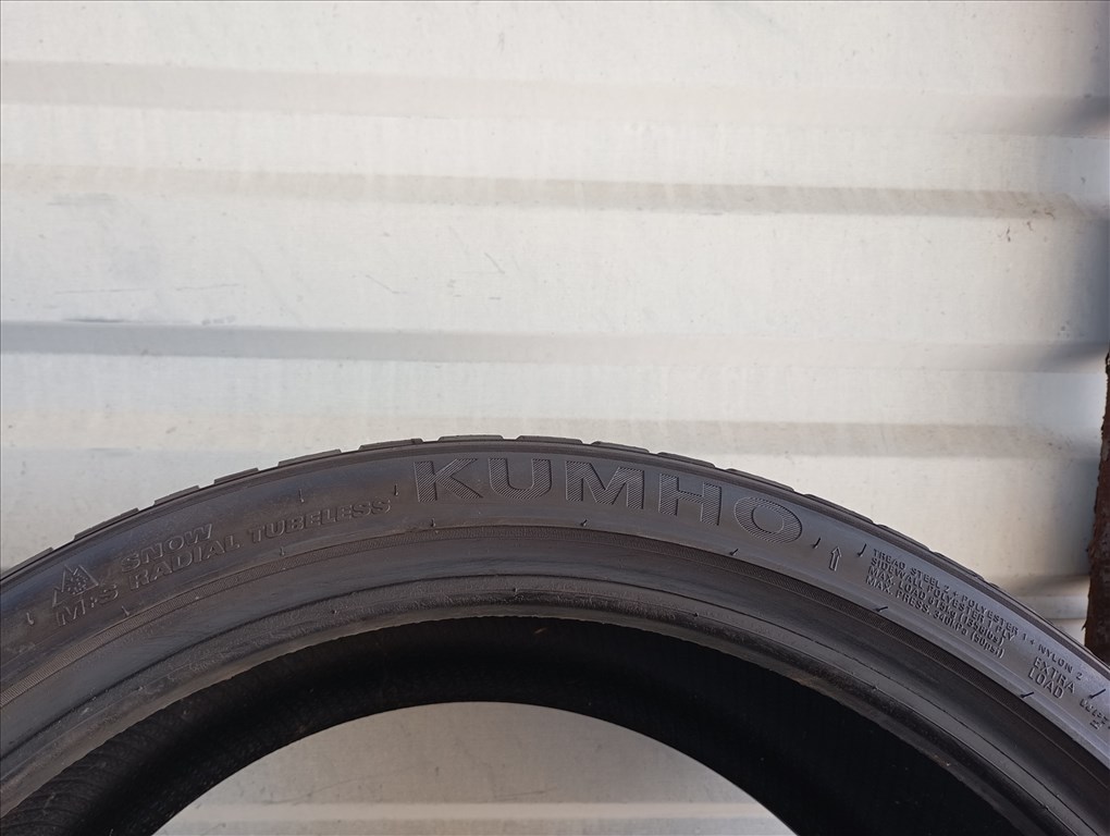  4 db újszerű Kumho Wintercraft WP72 235/35 R19 91W XL 7 mm-es téligum 3. kép