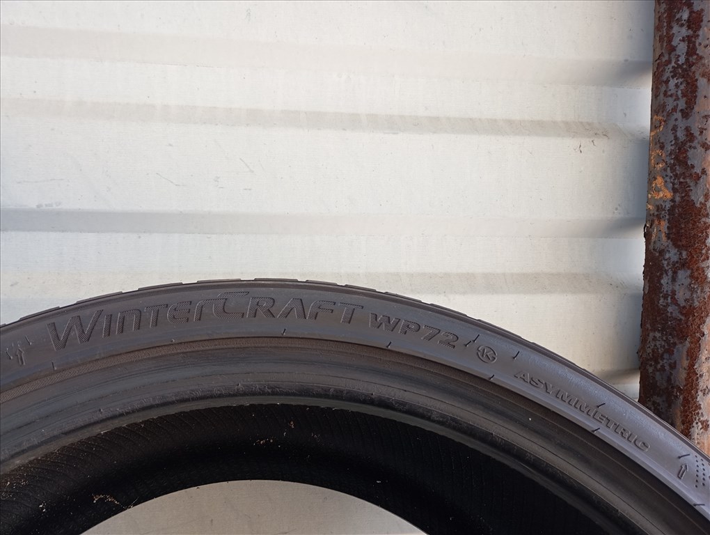  4 db újszerű Kumho Wintercraft WP72 235/35 R19 91W XL 7 mm-es téligum 5. kép