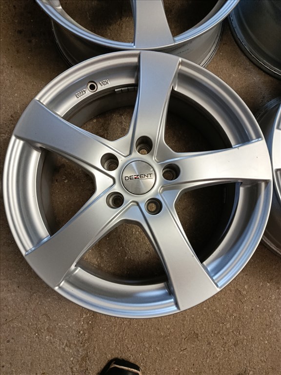  5x114.3 lyukosztású 7JJ 17" újszerű Dezent alufelni 3. kép