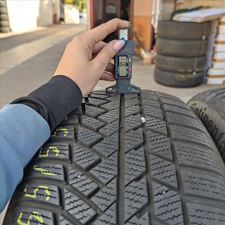  255/55 R19 Continental téli gumi 99000ft a 4db/39/ 1. kép