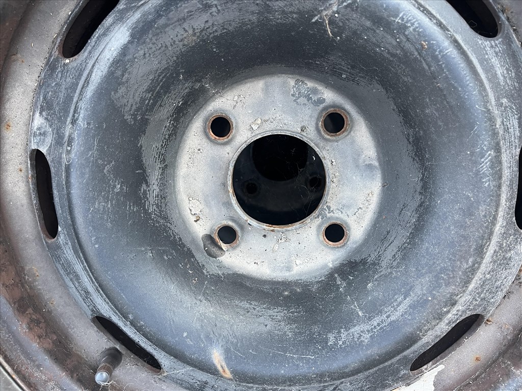  4x108 lyukosztású 15" lemezfelni, rajta 185/60 Riken négyévszakos gumi 1. kép