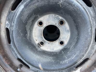  4x108 lyukosztású 15" lemezfelni, rajta 185/60 Riken négyévszakos gumi