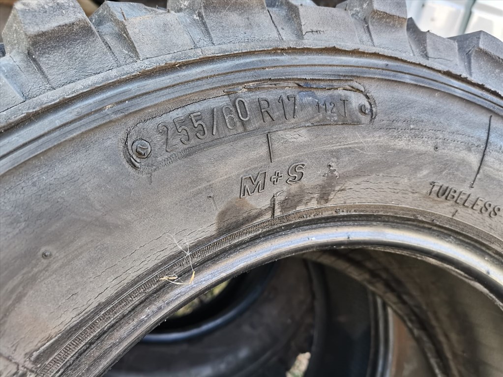 R0302 69 3db 255 60 R17 M+S Cobra Gomme Overland 5. kép