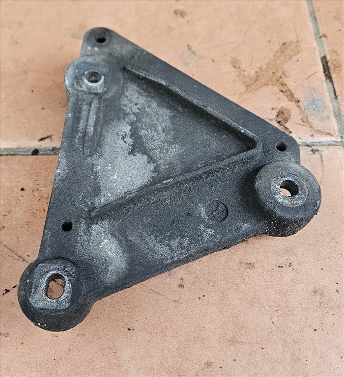 Opel Meriva B 1.4 Turbo Klímakompresszor tartó bak A14nel  2. kép