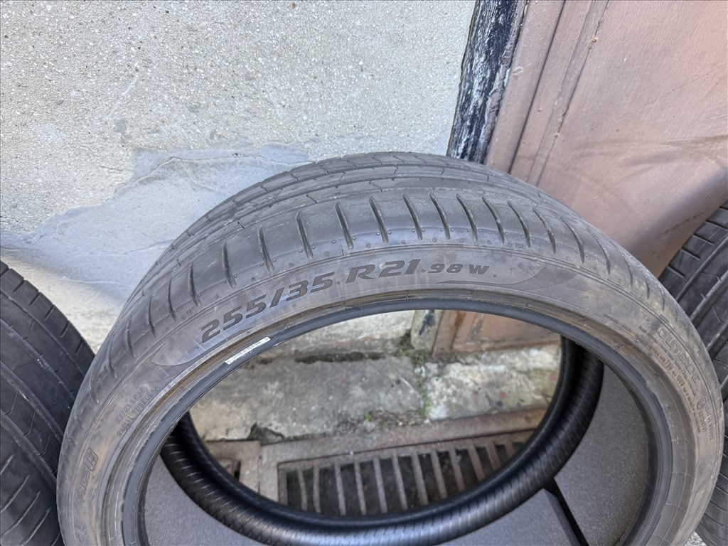 Tesla Model Y Performance nyári gumi garnitúra Pirelli Pzero PZ4 255/35 R21 + Pirelli PZ4 275/35 R21 5. kép