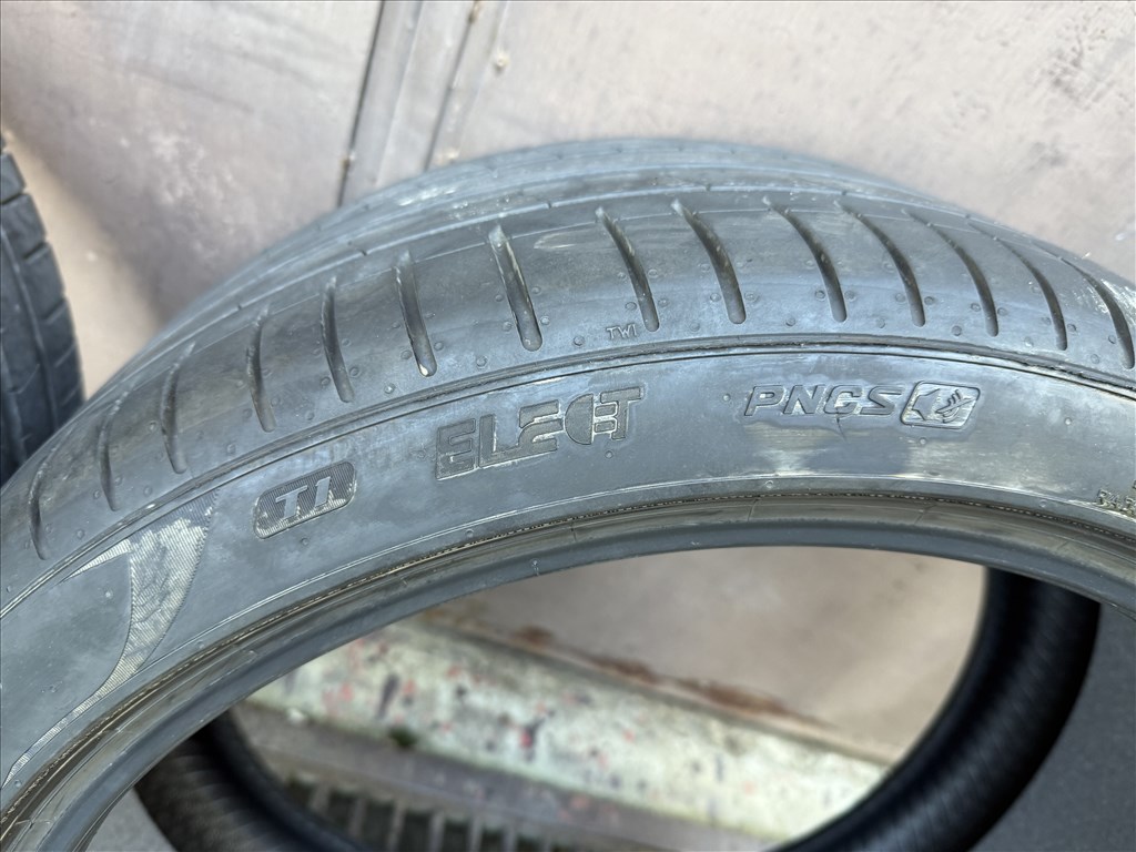 Tesla Model Y Performance nyári gumi garnitúra Pirelli Pzero PZ4 255/35 R21 + Pirelli PZ4 275/35 R21 8. kép
