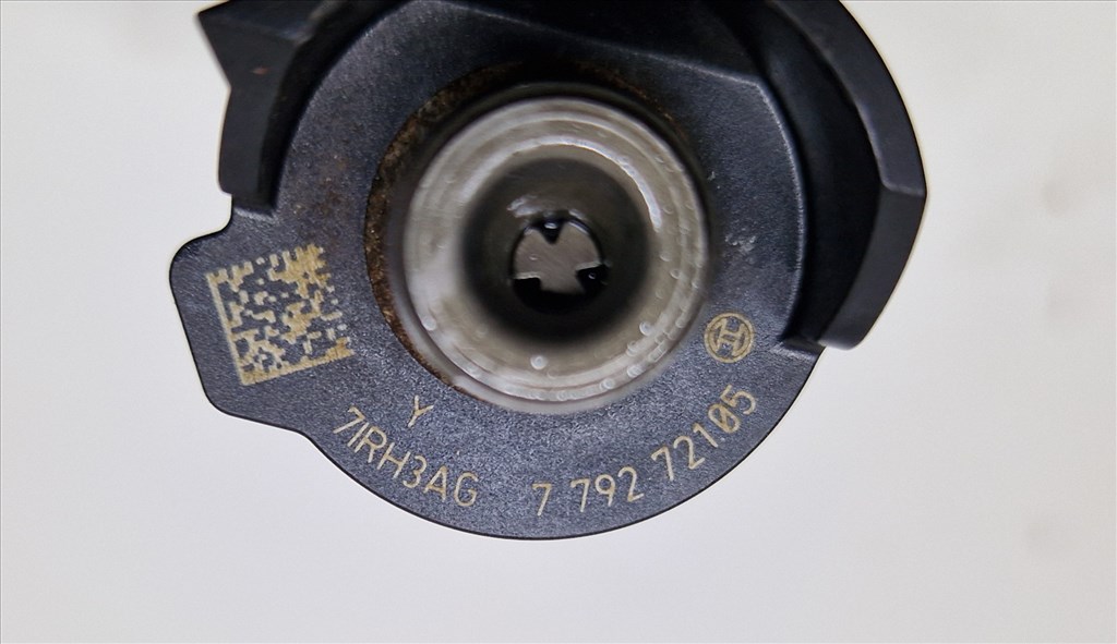 BMW E90/E91/E92/E93 E60/E61 E65 E70 E83 3.0d porlasztók 13537792721 2. kép