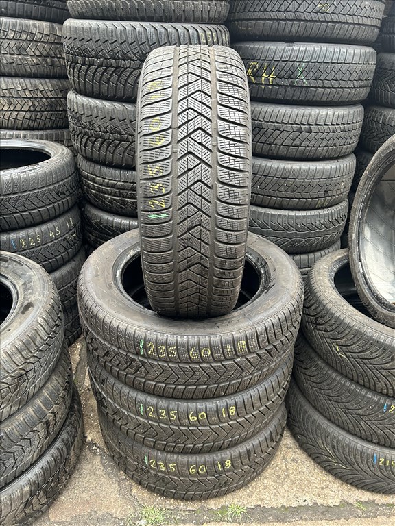 4db 235/60×18″ Pirelli téli gumiabroncs. (3751737) 1. kép
