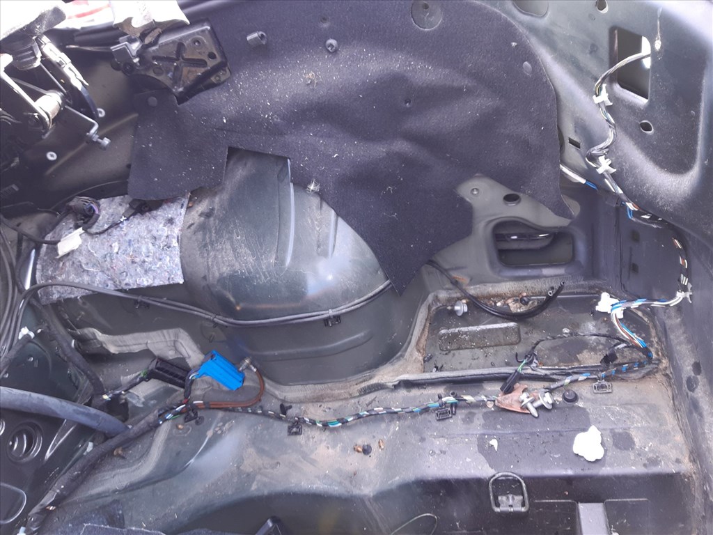 Opel Astra H Jobb Hátsó Sárvédõ 3. kép