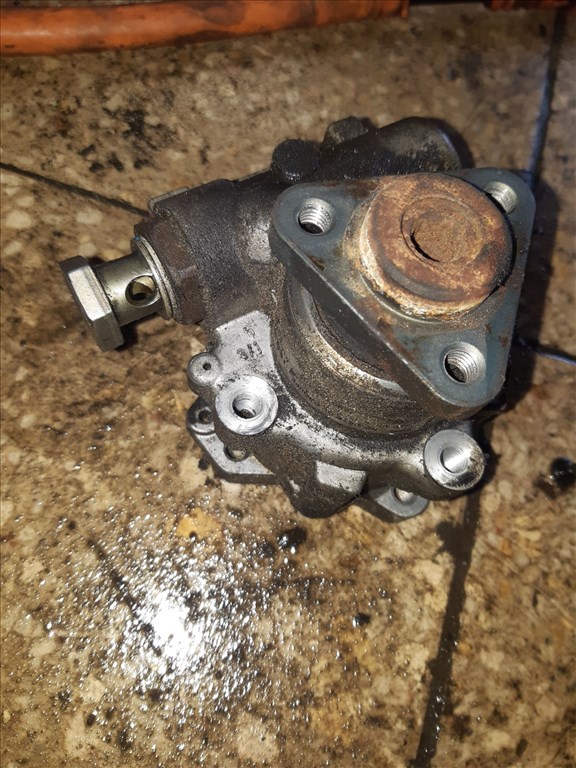 Audi A4 B6 Kormányszervó Szivattyú 8D0 145 156 T 1. kép