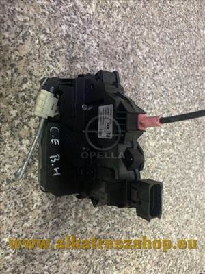 Opel Corsa E bal hátsó ajtózár-- zárszerkezet - betét NK 13431843