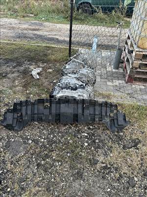 Toyota Prius+ Motor alsó védő burkolat