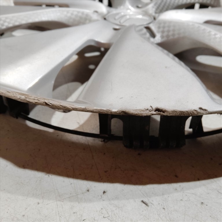 209534 Citroen C3 2010-2016 15"-os dísztárcsa (1db) a képen látható állapotban 9686533680 3. kép