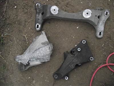 BMW E87 116I motor és váltó tartóbak 