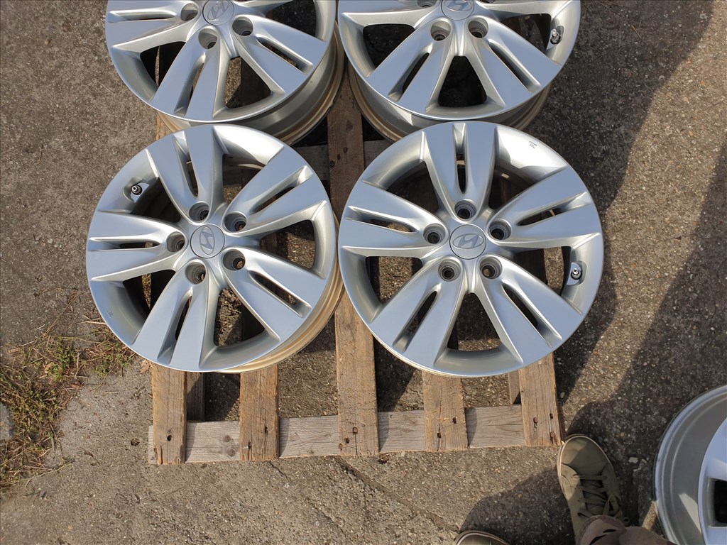 16" 5x114,3 Hyundai + szenzor 2. kép