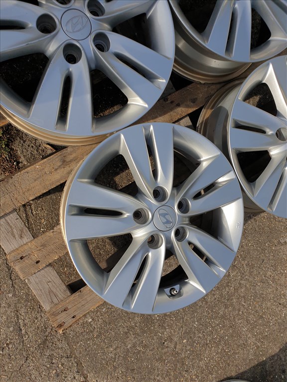 16" 5x114,3 Hyundai + szenzor 3. kép