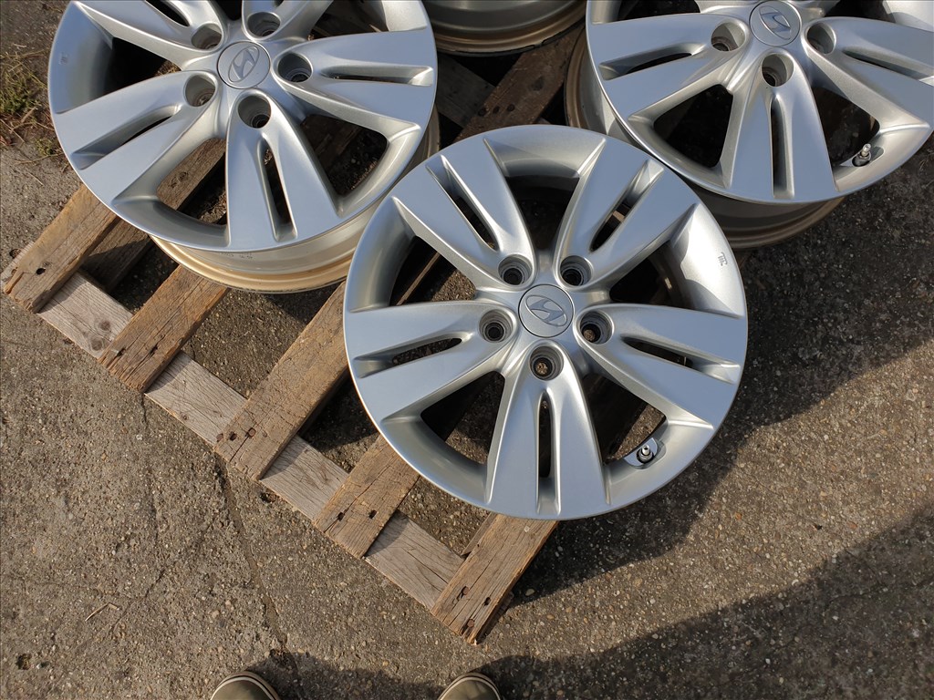16" 5x114,3 Hyundai + szenzor 4. kép