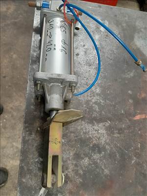 Levegő munkahenger 3db különböző méretűek eladók. 