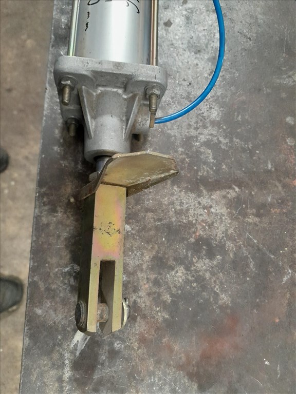 Levegő munkahenger 3db különböző méretűek eladók.  2. kép