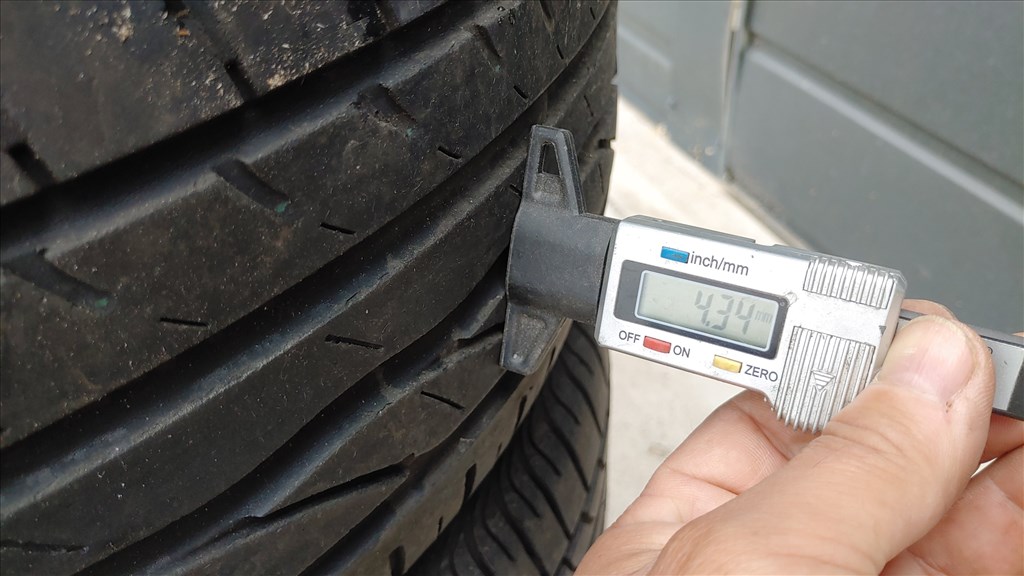  205/55R16" használt Bridgestone nyári gumi  5. kép