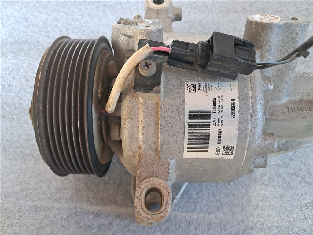 Dacia Duster II 1.6 benzin H4MD738 klímakompresszor 8030155377 926005689r 2. kép