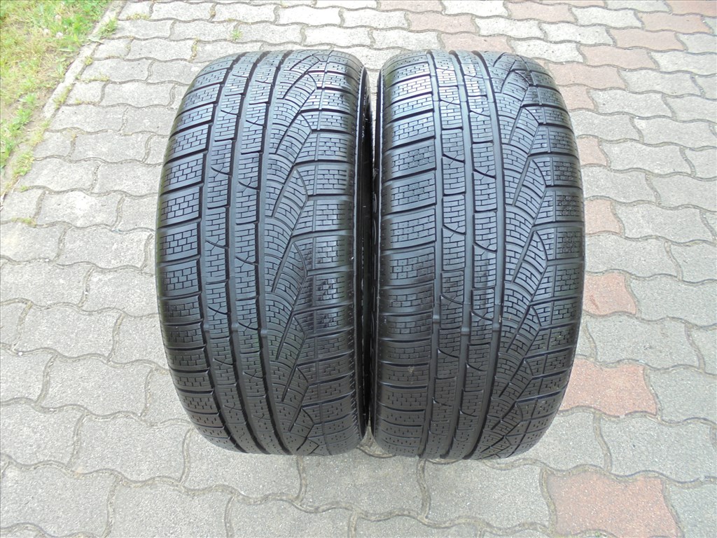 Új 2 db 235/50 R 17" -es Pirelli téli gumi eladó 1. kép