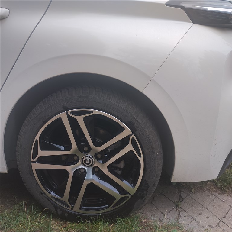  4db 5x108 lyukosztású 17" újszerű alufelni, rajta 225/45 újszerű Kleber négyévszakos gumi gumi  2. kép