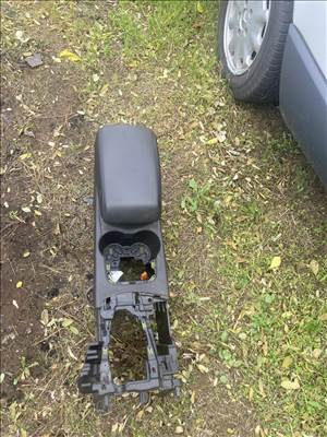 Ford Focus MK3 könyöklő, közép boxxal(