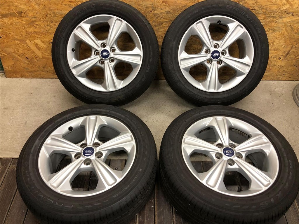  5x108 lyukosztású 17" újszerű (gyári felni) alufelni, rajta 235/55 használt gumi  1. kép