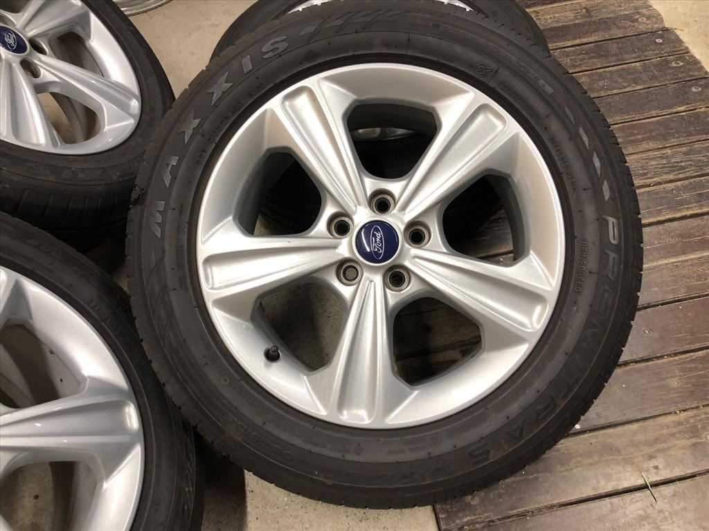  5x108 lyukosztású 17" újszerű (gyári felni) alufelni, rajta 235/55 használt gumi  5. kép