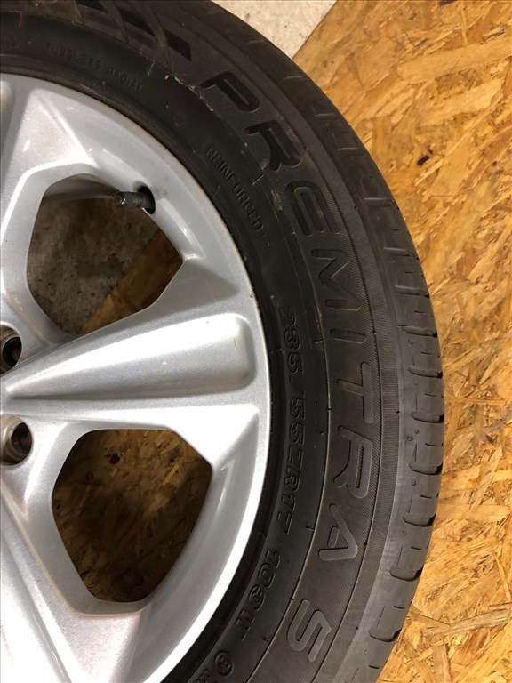  5x108 lyukosztású 17" újszerű (gyári felni) alufelni, rajta 235/55 használt gumi  7. kép